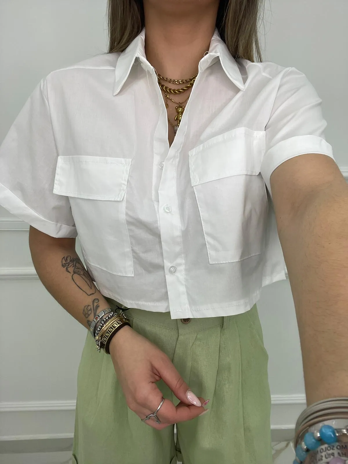 Camicia crop in cotone con tasconi