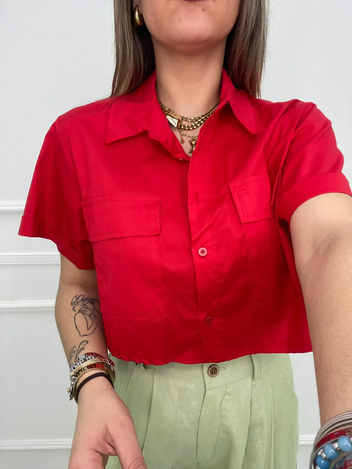 Camicia crop in cotone con tasconi