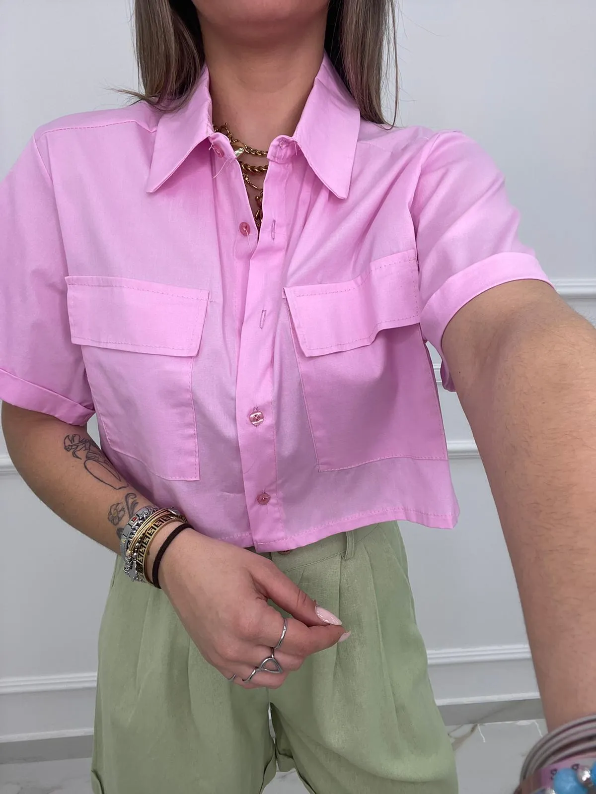 Camicia crop in cotone con tasconi