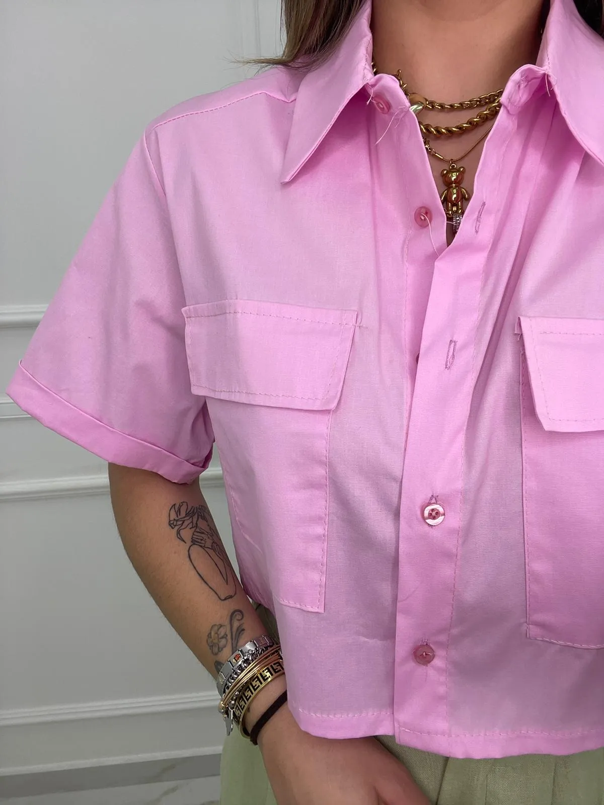 Camicia crop in cotone con tasconi