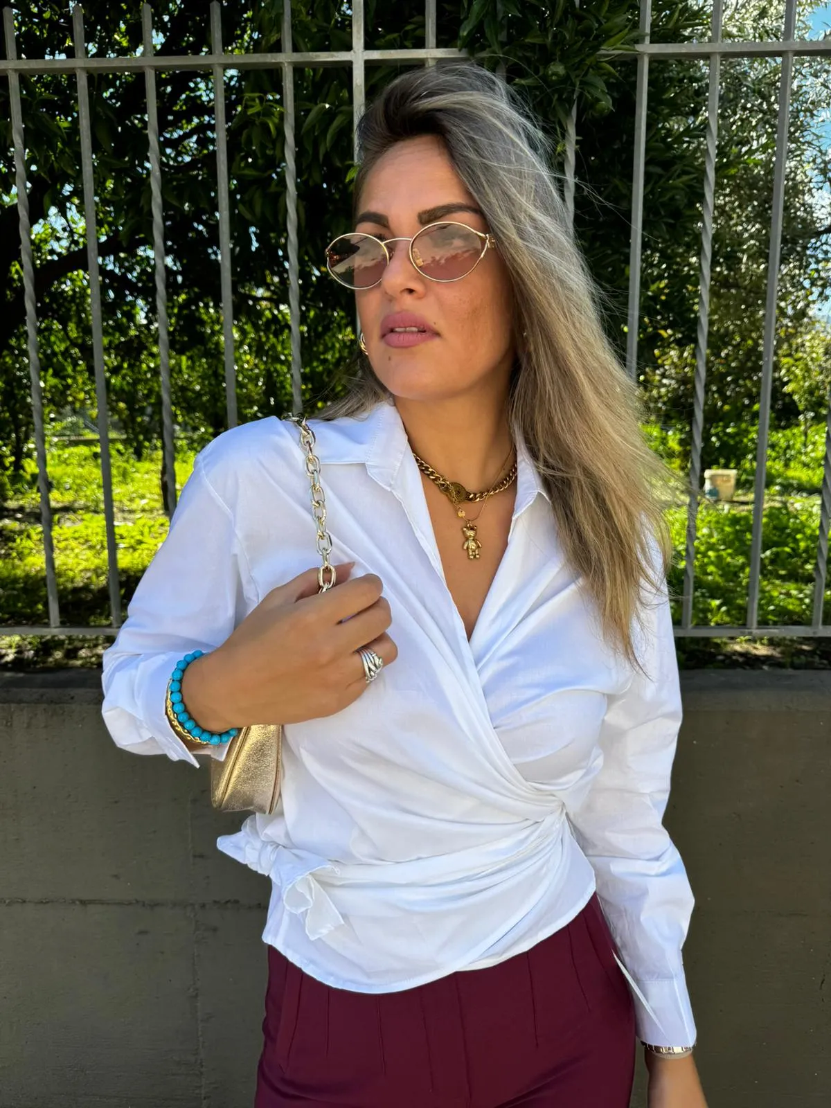 Camicia in cotone con fiocco laterale