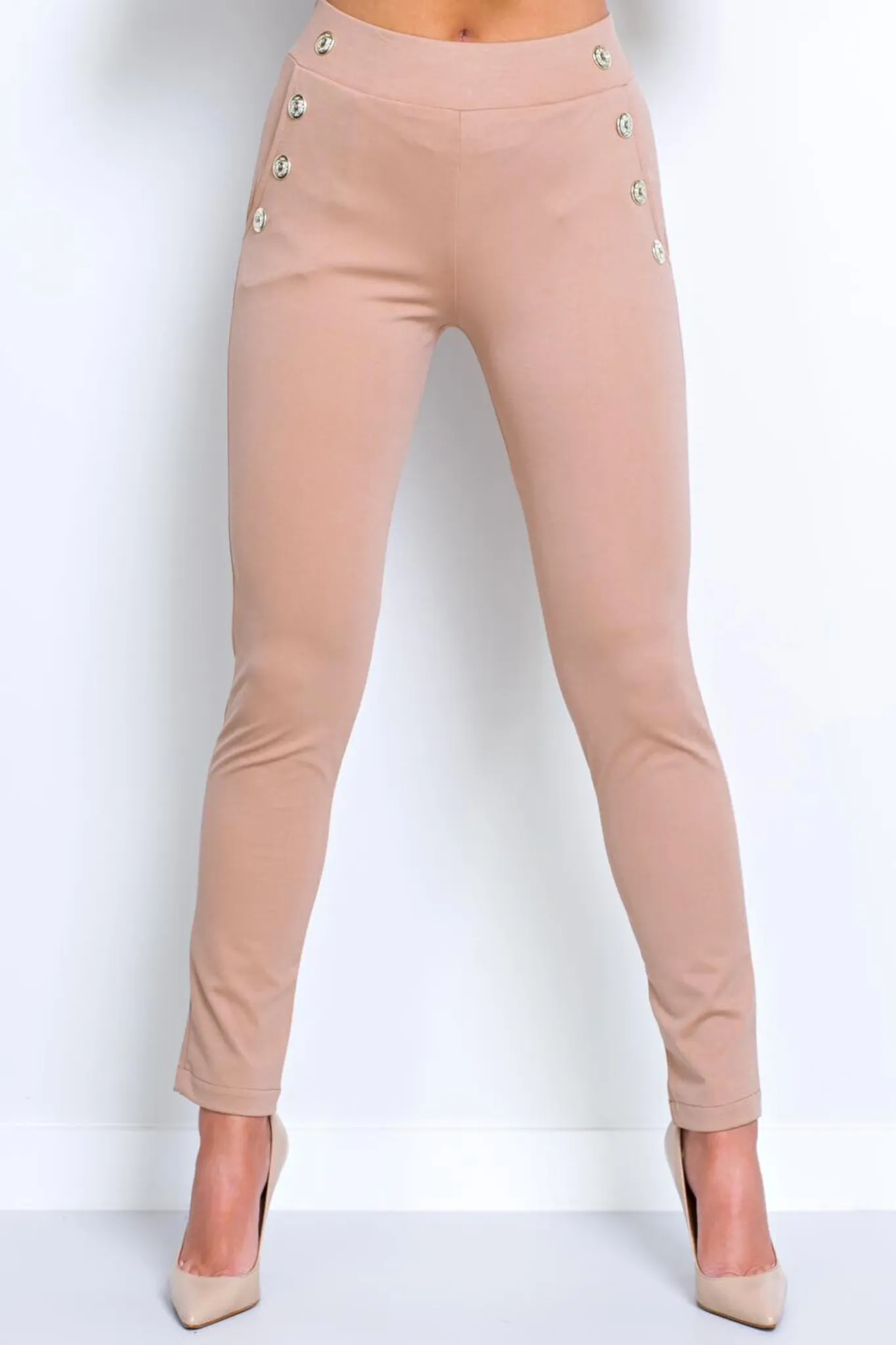 Pantaloni casual sportivi beige in cotone con tasche laterali e bottoni dorati