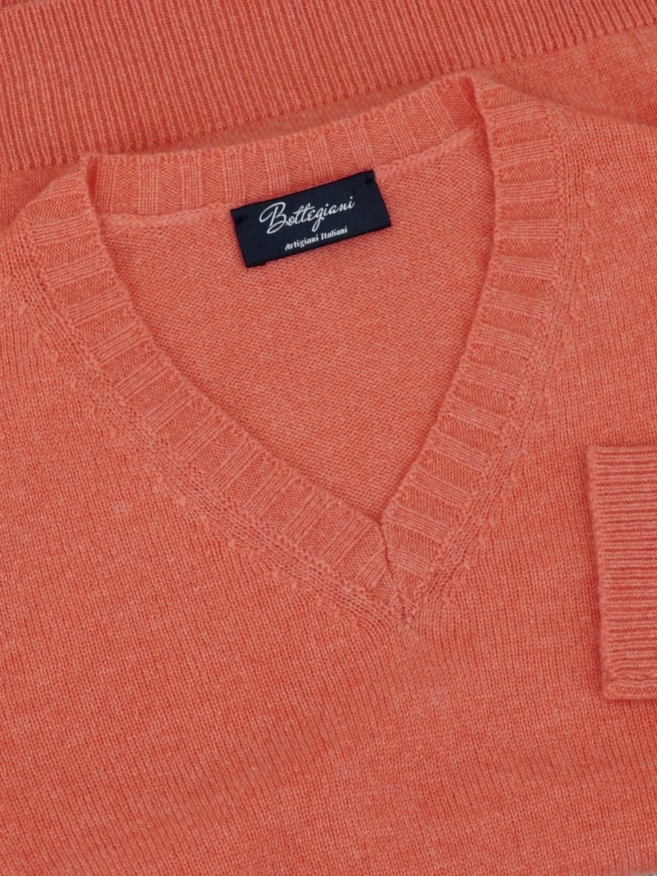 Scollo V Nuvola Living Coral 100% Cashmere